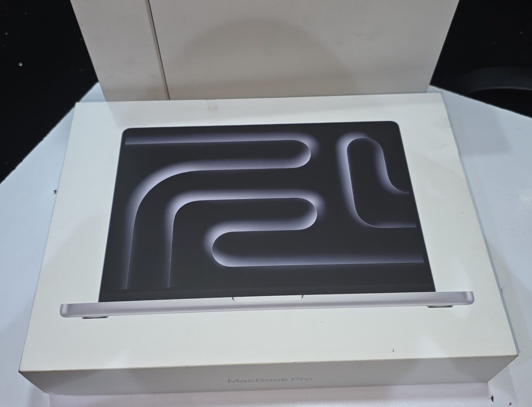 Apple 2025 MacBook Pro with M5 Chip,1TB (Silver)